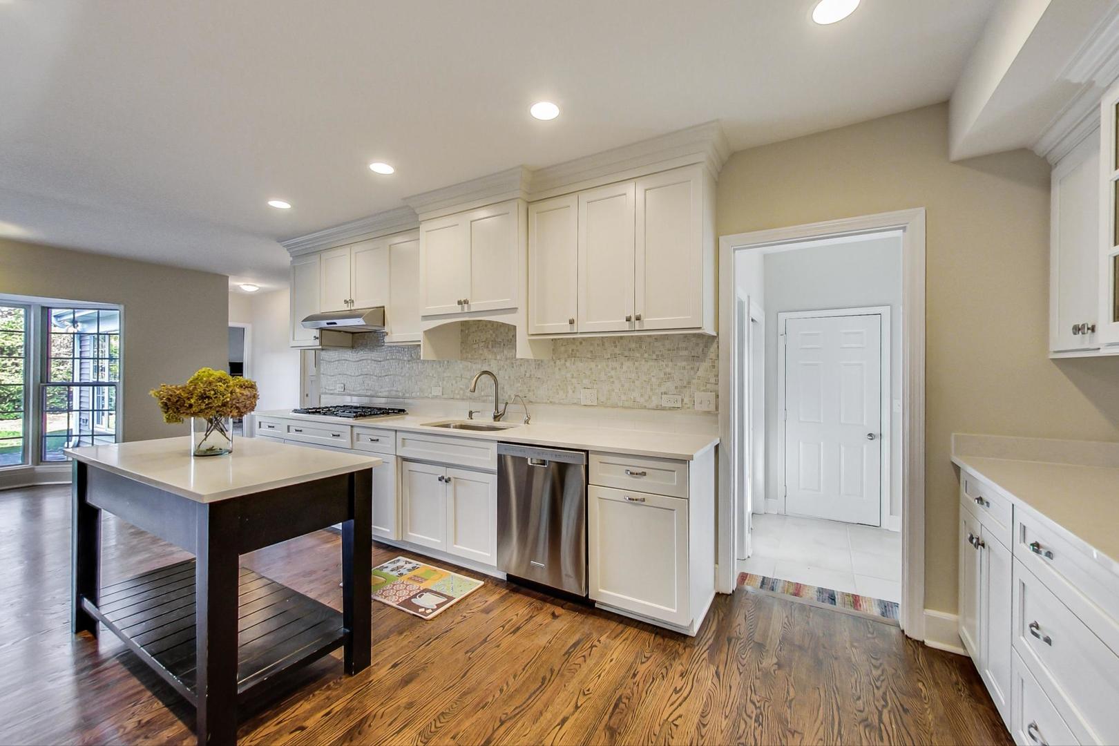 2530 Shannon Road Northbrook, IL 60062 - Photo 8 of 43