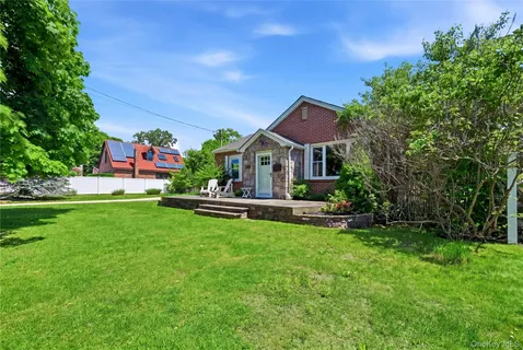$619,000 | 17 Pauchogue Avenue, East Islip, NY 11730