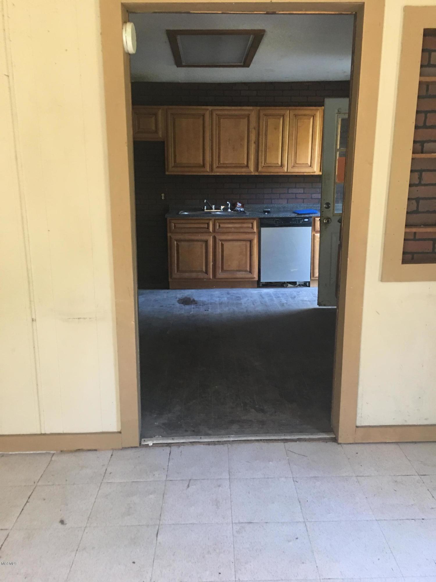 3717 Fieldworth Road Moss Point, MS 39562 - Photo 10 of 23 2E209FBA-0C0E-4156-9654-F7DA18B82538