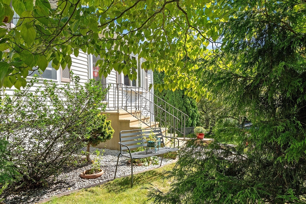 8 Pershing Street Worcester, MA 01606 - Photo 3 of 25