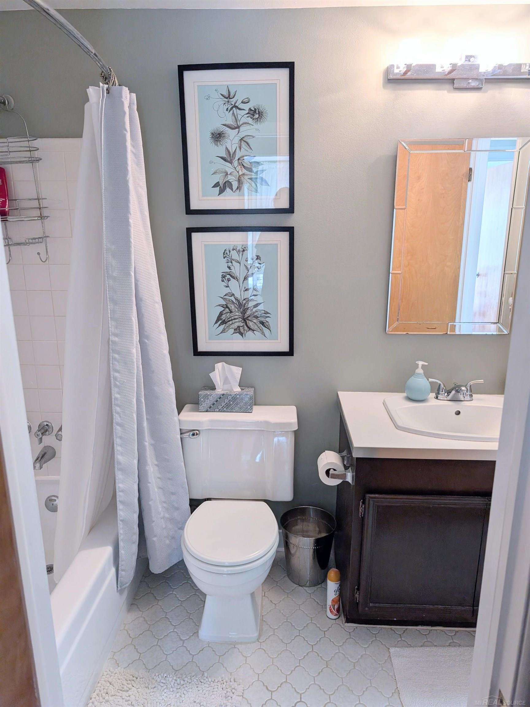 4476 15 Mile Road Sterling Heights, MI 48310 - Photo 23 of 43 Upstairs Full Bath