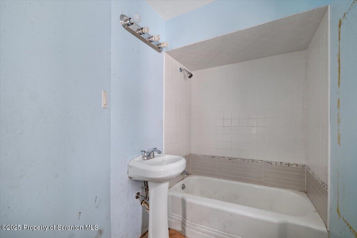 1057 Euclid Avenue Scranton, PA 18504 - Photo 21 of 30 33-Photo-32