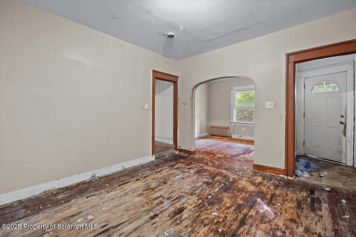 1057 Euclid Avenue Scranton, PA 18504 - Photo 4 of 30 23-Photo-22