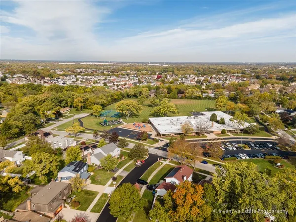 $389,900 | 835 Maple Road, Flossmoor, IL 60422