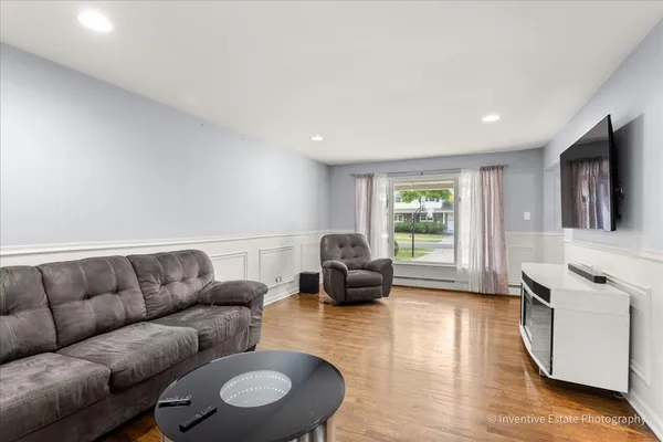 $389,900 | 835 Maple Road, Flossmoor, IL 60422