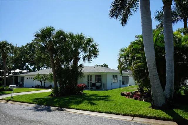 $2,100 | 1877 Southpointe Drive, Sarasota, FL 34231