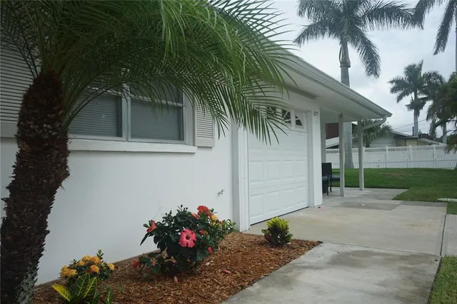 $2,100 | 1877 Southpointe Drive, Sarasota, FL 34231