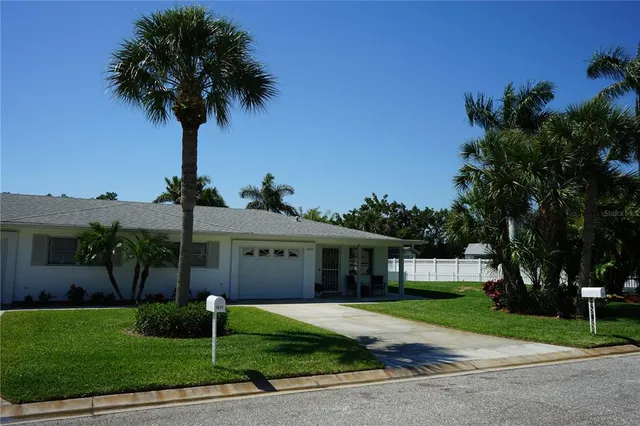 $2,100 | 1877 Southpointe Drive, Sarasota, FL 34231