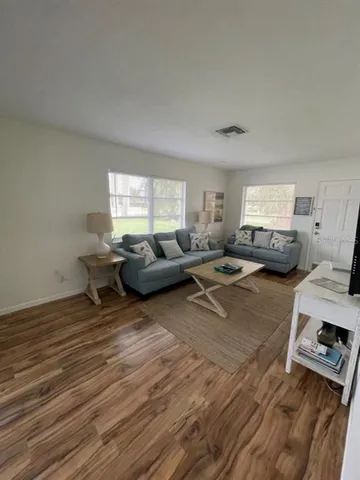 $2,100 | 1877 Southpointe Drive, Sarasota, FL 34231