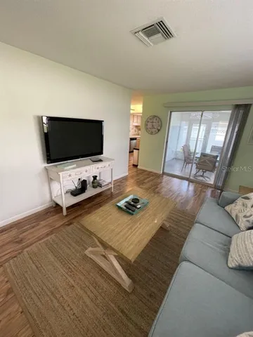 $2,100 | 1877 Southpointe Drive, Sarasota, FL 34231