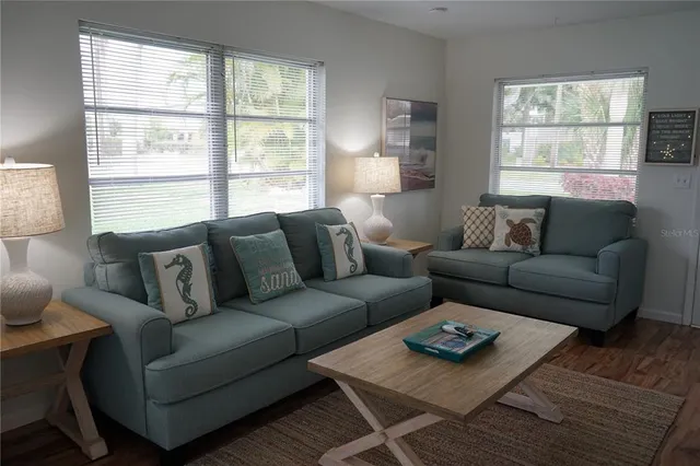 $2,100 | 1877 Southpointe Drive, Sarasota, FL 34231