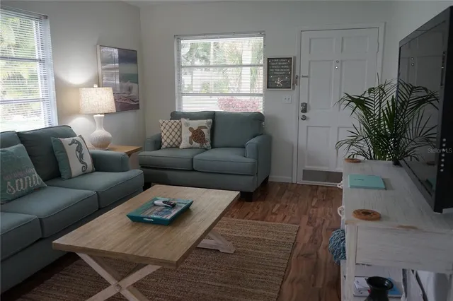 $2,100 | 1877 Southpointe Drive, Sarasota, FL 34231