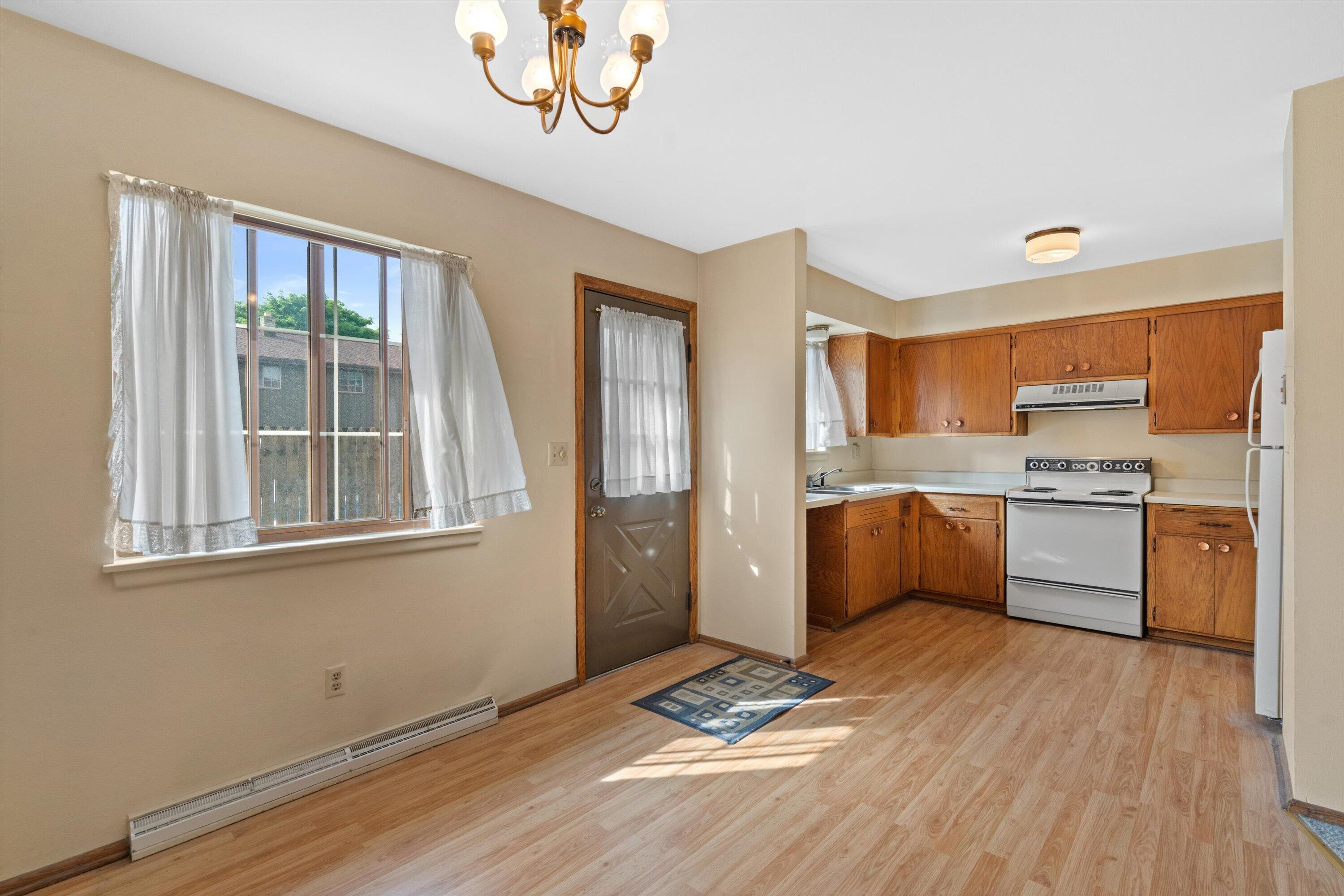 9903 Beloit Road, Unit F10 Milwaukee, WI 53227 - Photo 11 of 30 11-Kitchen