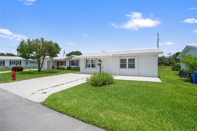 $2,200 | 142 Northwest 10th Court, Unit 147, Boynton Beach, FL 33426