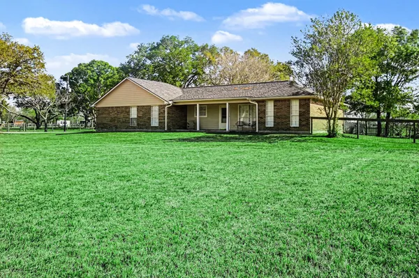 $475,000 | 21503 Pecan Bend Road, Damon, TX 77430