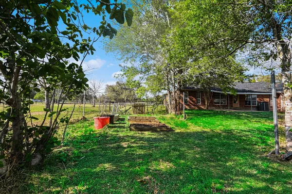 $475,000 | 21503 Pecan Bend Road, Damon, TX 77430