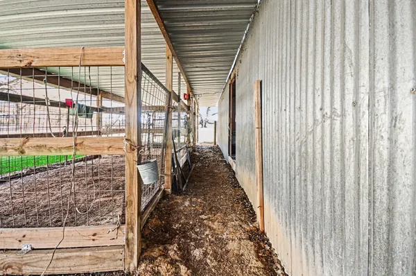 $475,000 | 21503 Pecan Bend Road, Damon, TX 77430