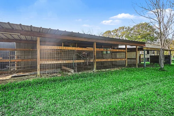 $475,000 | 21503 Pecan Bend Road, Damon, TX 77430