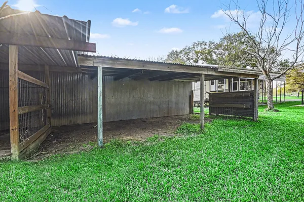 $475,000 | 21503 Pecan Bend Road, Damon, TX 77430