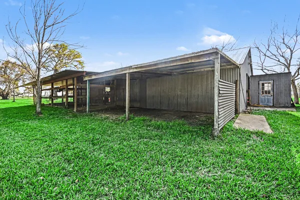 $475,000 | 21503 Pecan Bend Road, Damon, TX 77430