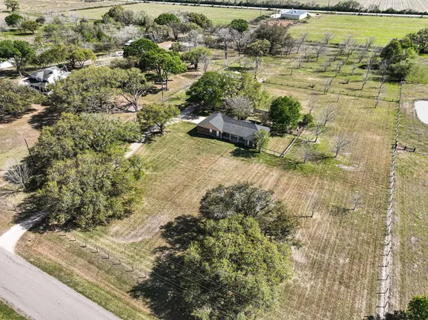 $475,000 | 21503 Pecan Bend Road, Damon, TX 77430