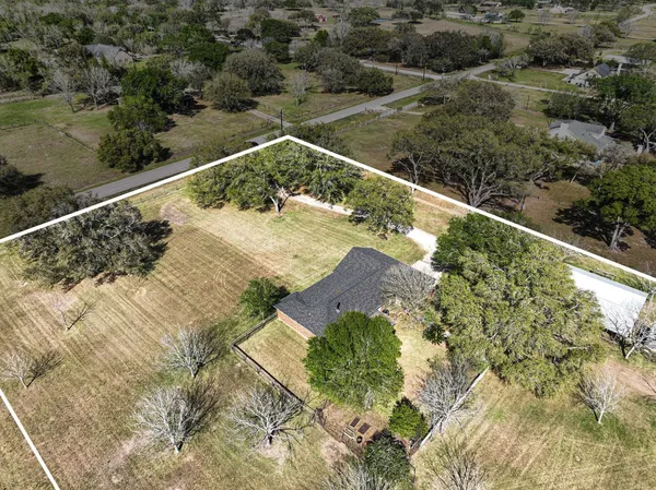 $475,000 | 21503 Pecan Bend Road, Damon, TX 77430