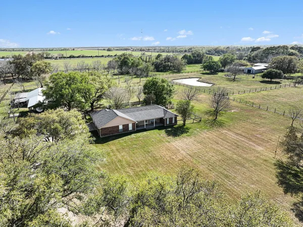 $475,000 | 21503 Pecan Bend Road, Damon, TX 77430