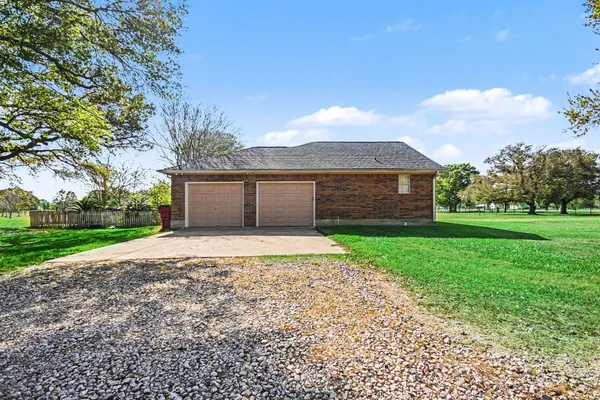 $475,000 | 21503 Pecan Bend Road, Damon, TX 77430