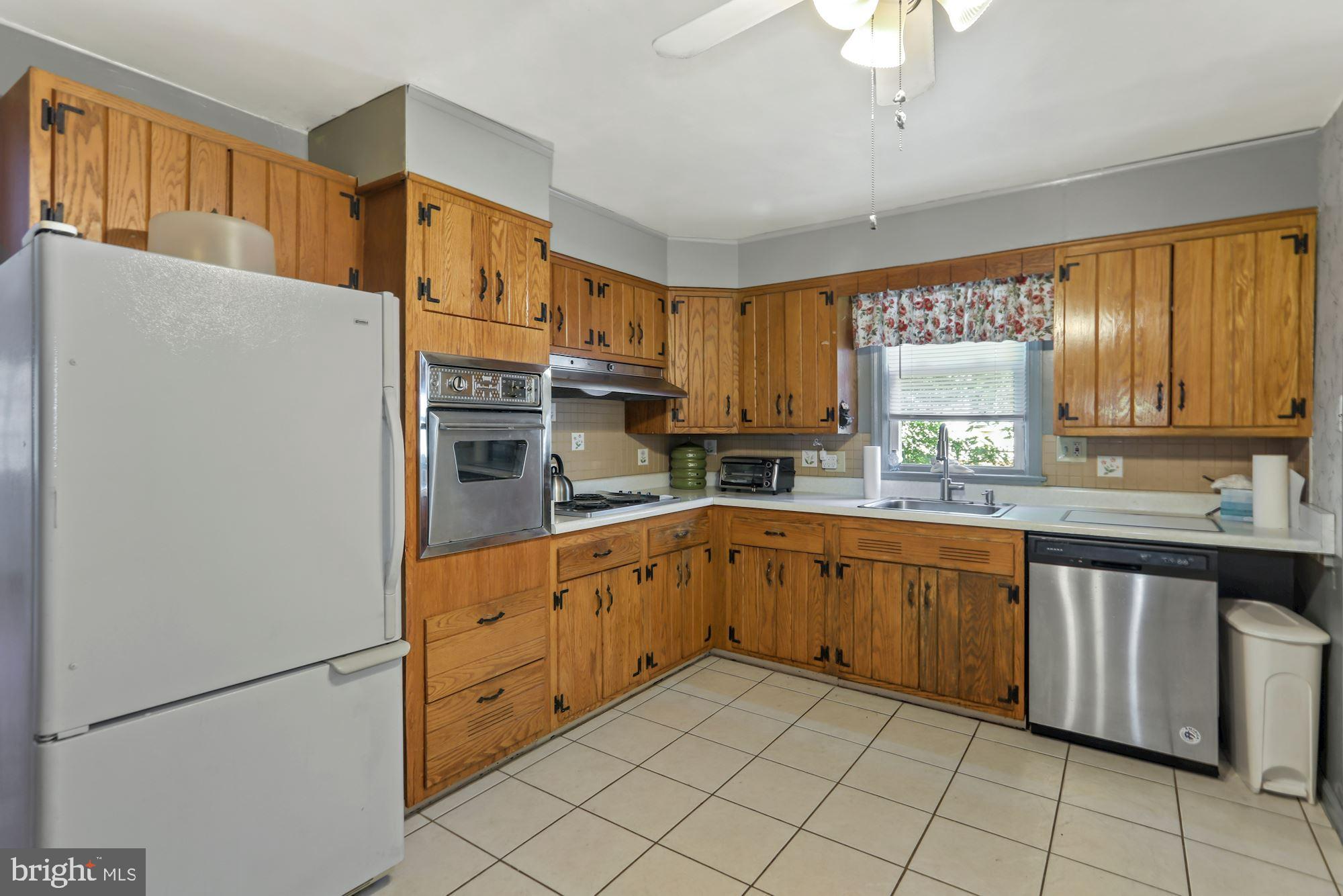 141 Sherman Road Springfield, PA 19064 - Photo 9 of 29