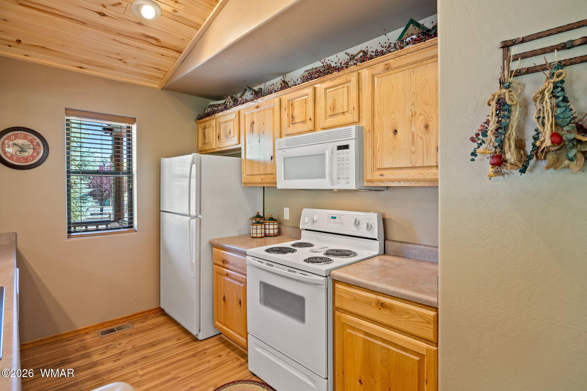 2335 Buffalo Loop Overgaard, AZ 85933 - Photo 6 of 56