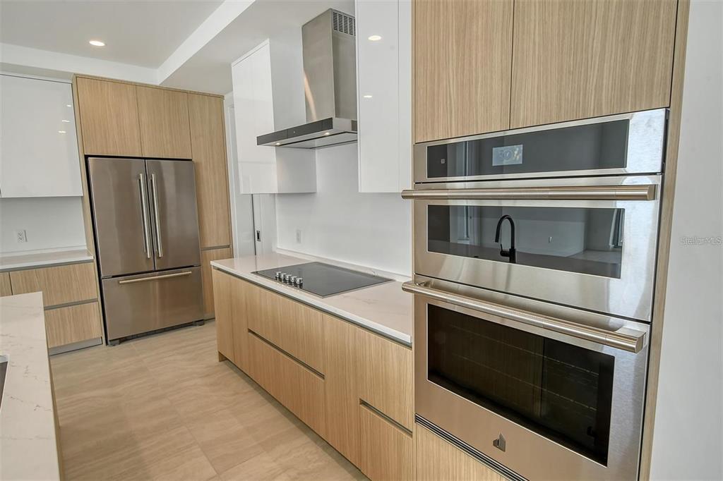 301 Quay Commons, Unit 1011 Sarasota, FL 34236 - Photo 16 of 75