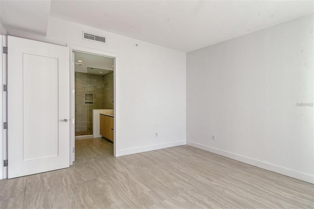 301 Quay Commons, Unit 1011 Sarasota, FL 34236 - Photo 23 of 75