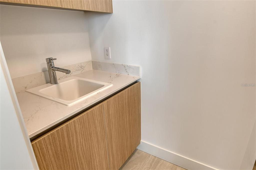 301 Quay Commons, Unit 1011 Sarasota, FL 34236 - Photo 36 of 75