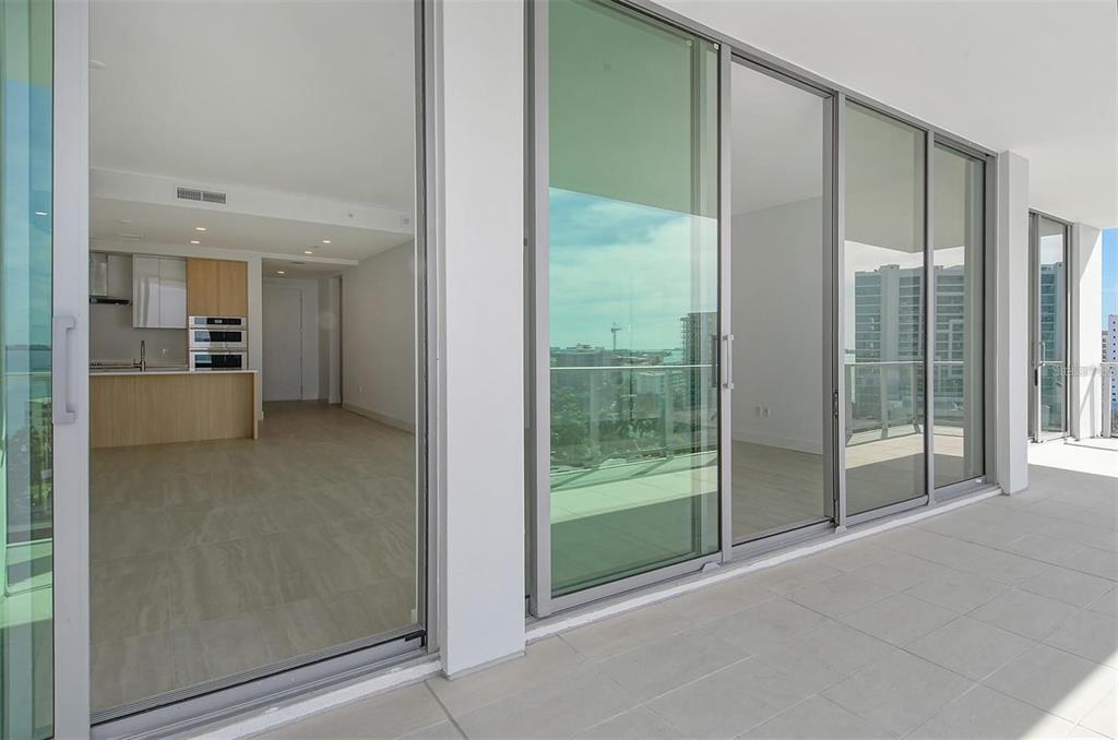301 Quay Commons, Unit 1011 Sarasota, FL 34236 - Photo 5 of 75