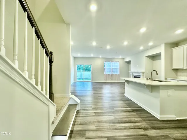 $1,950 | 107 Hunston Dr., Holly Springs, NC 27540