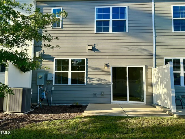 $1,950 | 107 Hunston Dr., Holly Springs, NC 27540