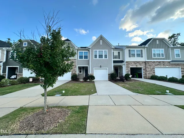 $1,950 | 107 Hunston Dr., Holly Springs, NC 27540