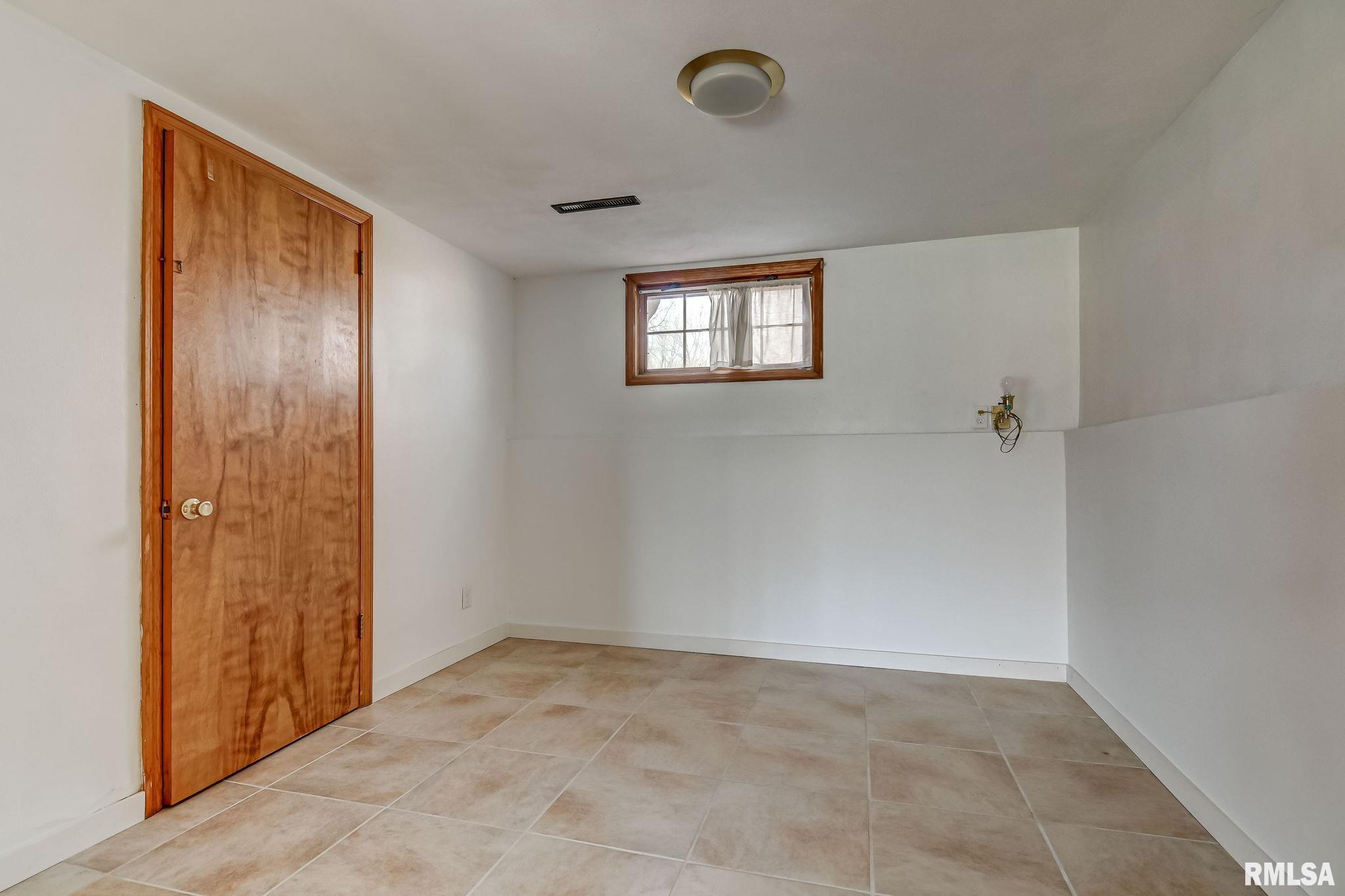 816 Independence Ridge Springfield, IL 62702 - Photo 23 of 35