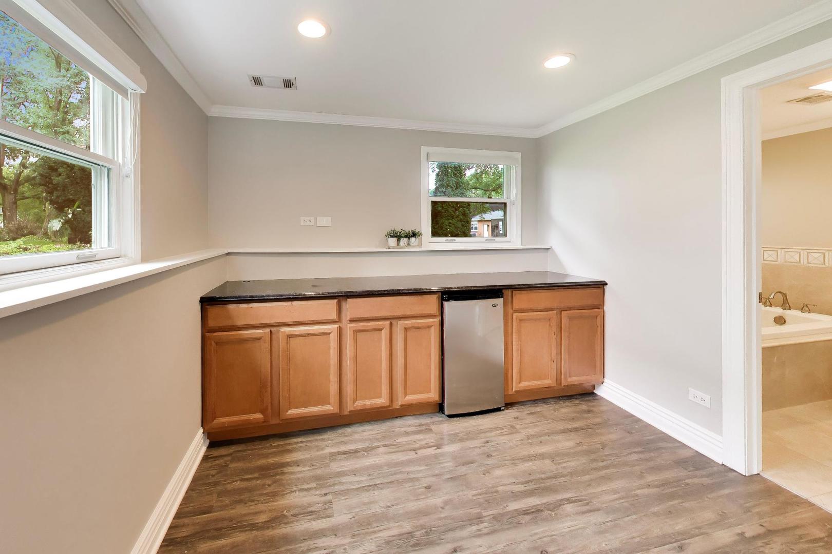 955 West Gilbert Road Palatine, IL 60067 - Photo 18 of 29 Gallery Image 18