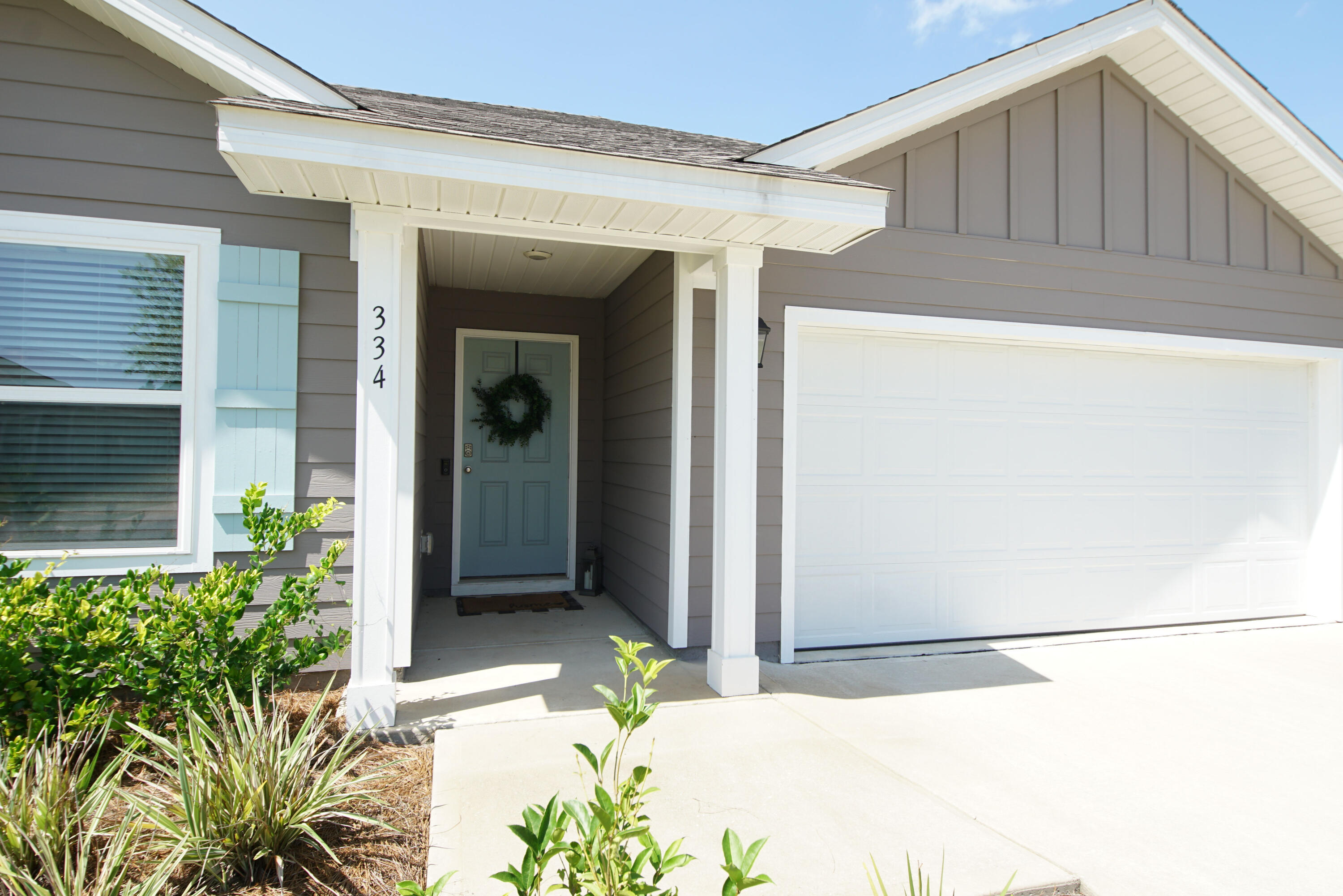 334 This Way Freeport, FL 32439 - Photo 5 of 56 a potted plant sitting in front of a house