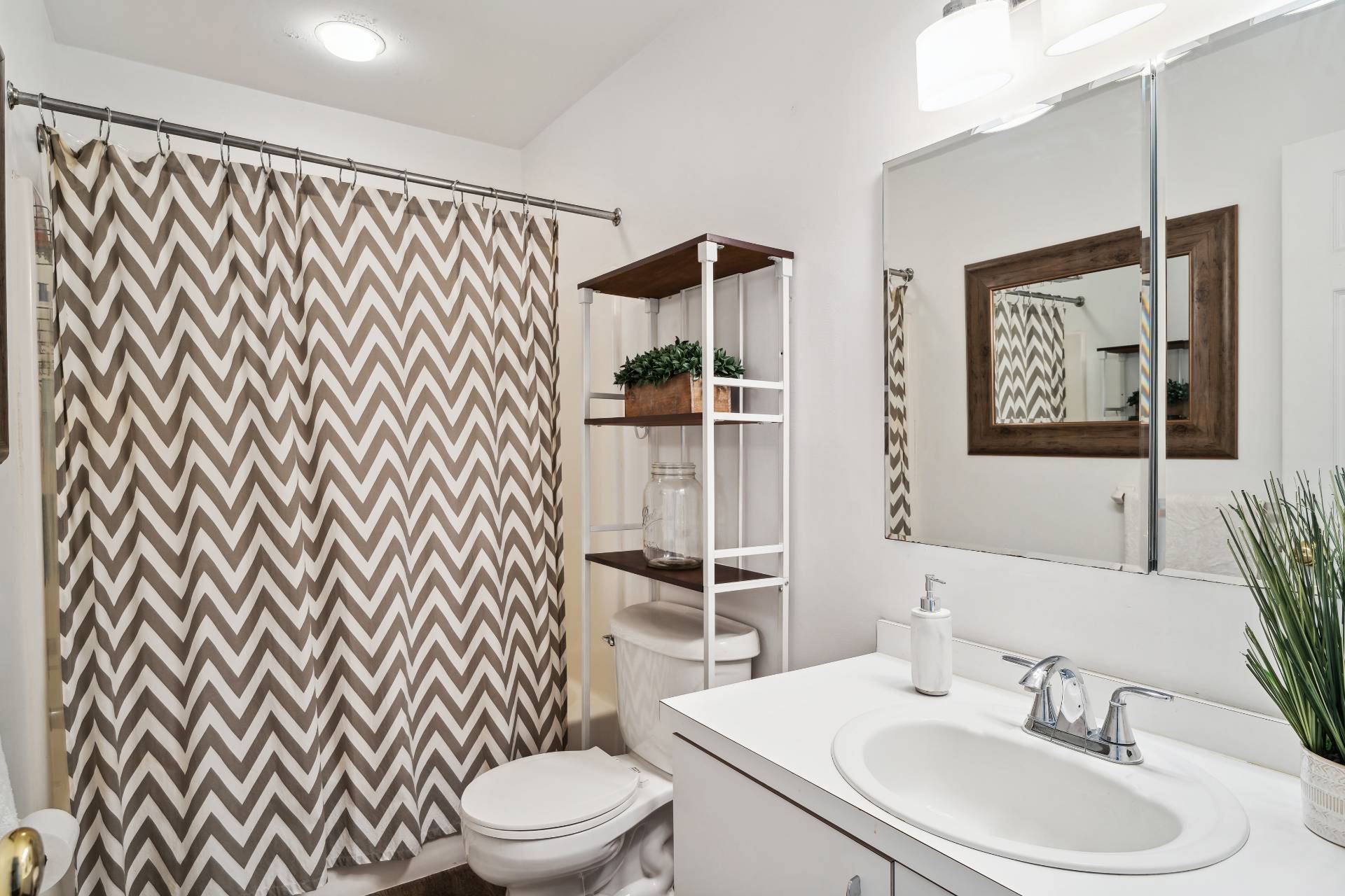 425 Hampton Road, Unit 14 Southampton, NY 11968 - Photo 23 of 30 Gallery Image 23