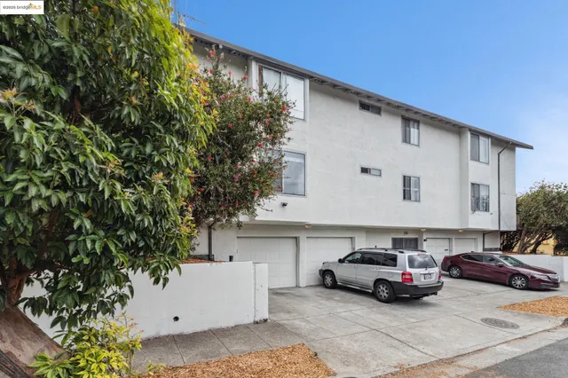 $795,000 | 5238 Clinton Avenue, Richmond, CA 94805
