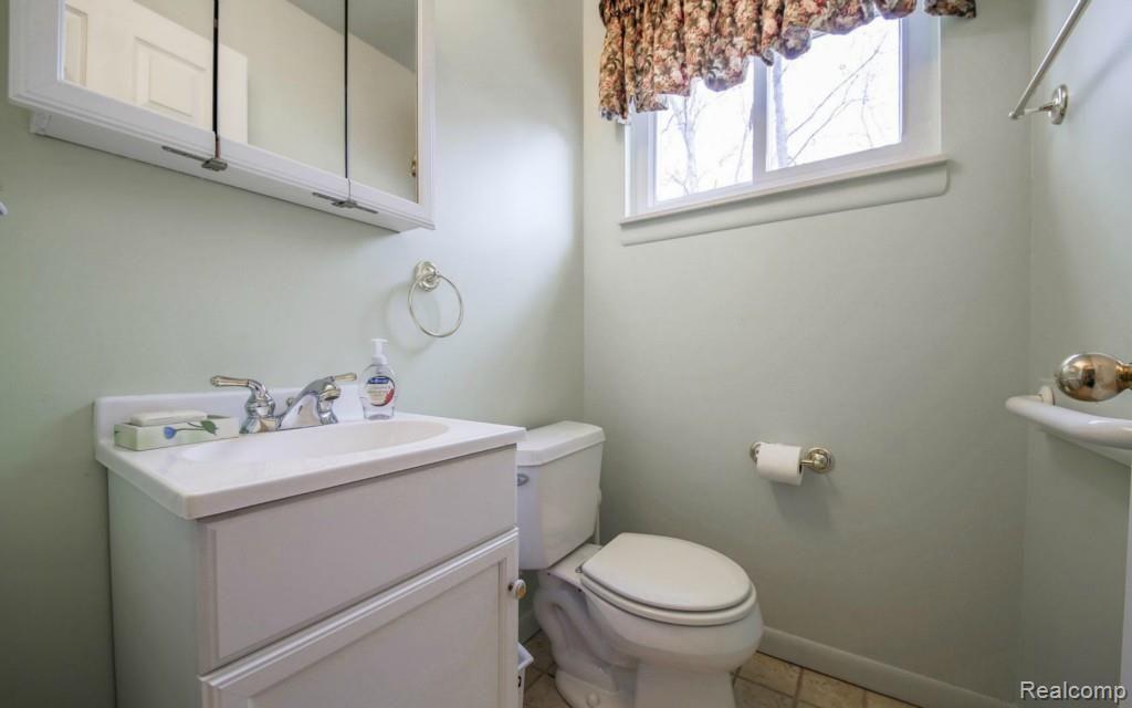 23640 Tuck Road Farmington, MI 48336 - Photo 11 of 21