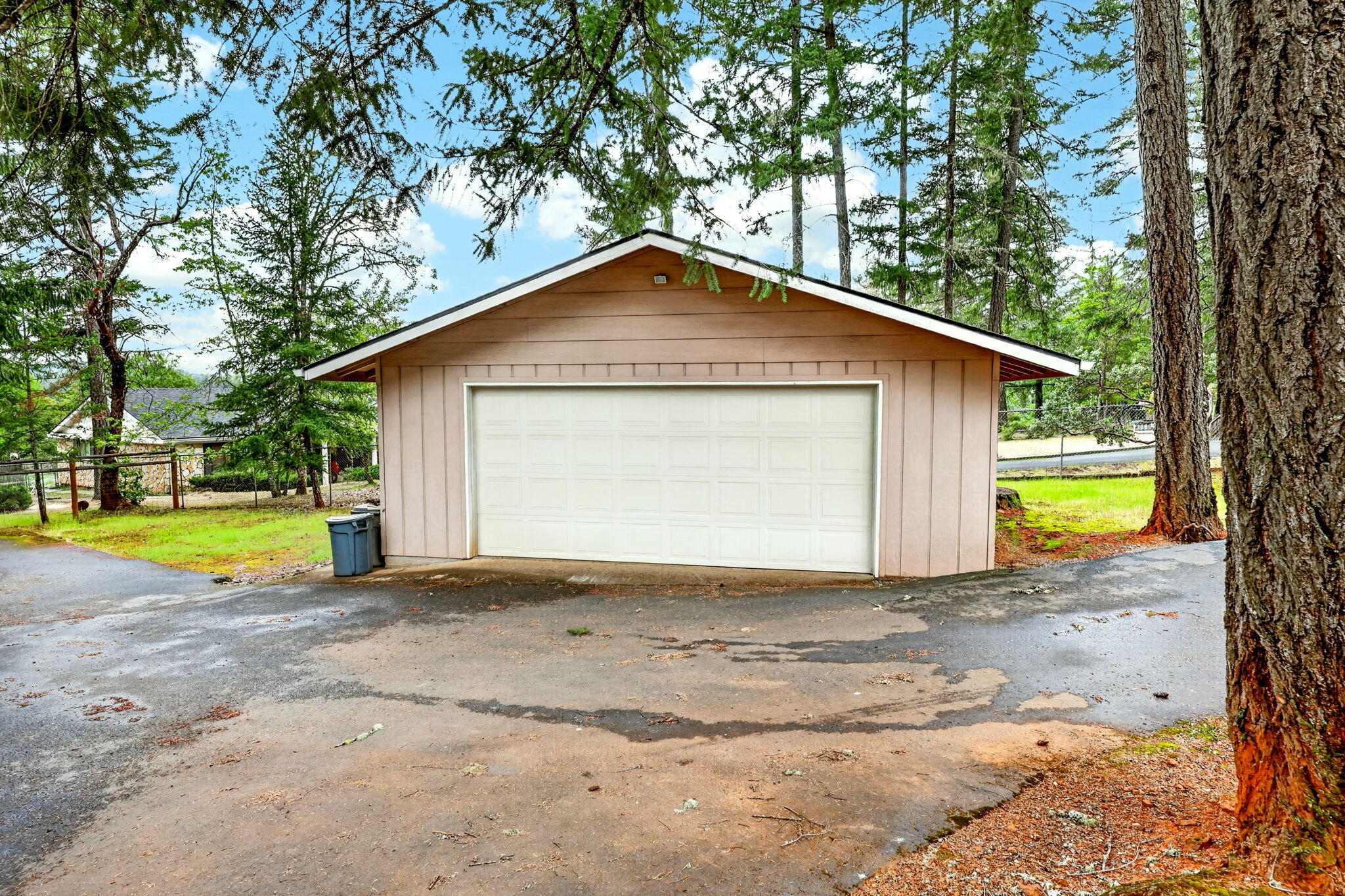 185 October Lane Merlin, OR 97532 - Photo 2 of 35 Gallery Image 2