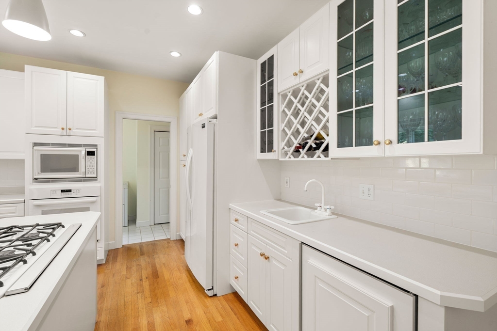 38 Upwey Road Wellesley, MA 02481 - Photo 15 of 40