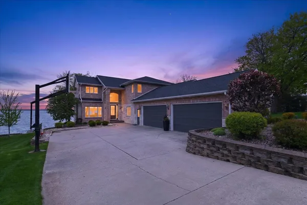 $2,300,000 | 3066 Shadyside Drive, Stoughton, WI 53589