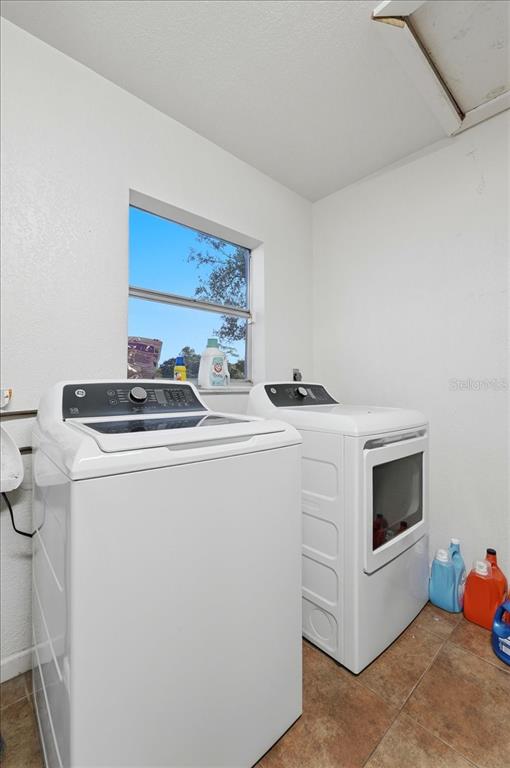 54 Gardner Avenue Lake Wales, FL 33898 - Photo 19 of 25 a utility room with dryer and washer