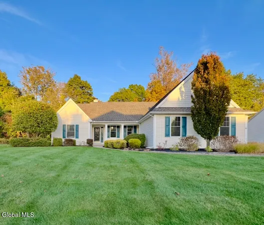 $669,000 | 19 Highview Way, Halfmoon, NY 12118