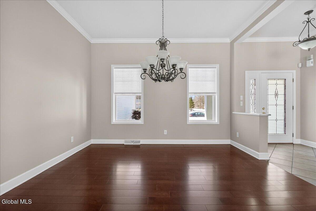 19 Highview Way Halfmoon, NY 12118 - Photo 14 of 76 UN-STAGED DINING ROOM!