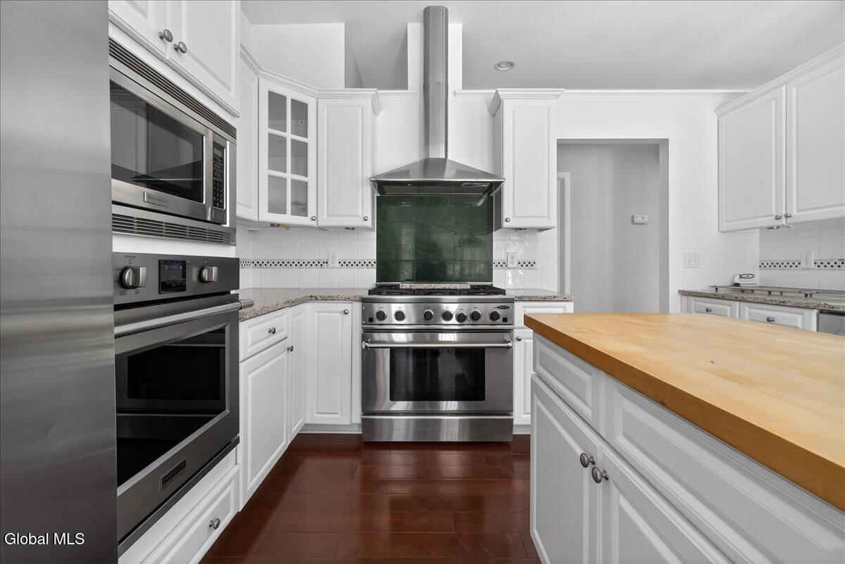 19 Highview Way Halfmoon, NY 12118 - Photo 18 of 76 Stainless Steel Appliances!